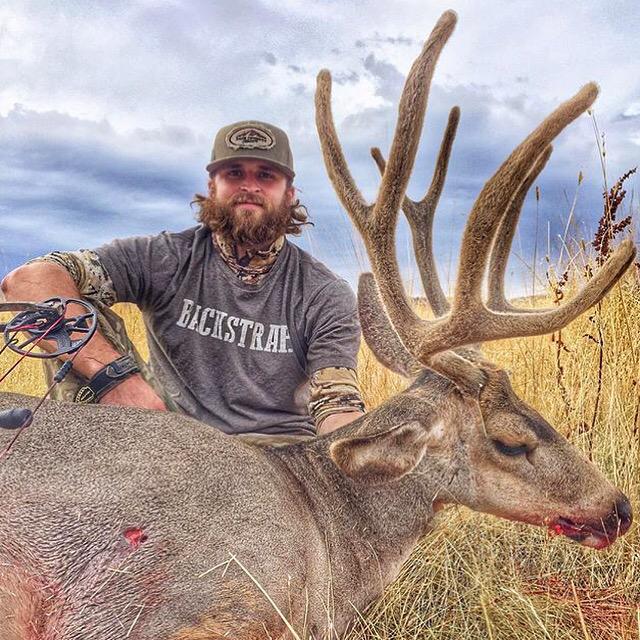 CompatriotOD's tweet photo. Beautiful Oregon muley that took an arrow right through the pumpstation! Creds: Isaachenslee http://t.co/N2ye8zQrBV