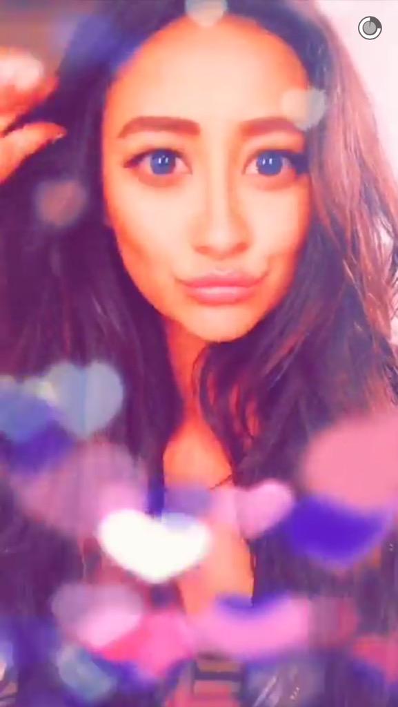 EmisonEmily's tweet photo. RT for Shay #Buttha loving the one we're she is sick http://t.co/5W5I3KIuVM