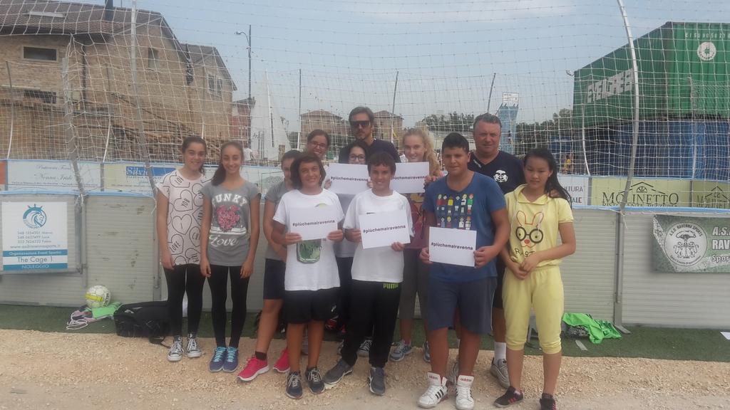 RavennaFC's tweet photo. È iniziato #sportindarsena: nella gabbia di @asdravennasport si gioca a calcio, con i nostri mr. Marsili e Bonacci http://t.co/hMqMI35oyO