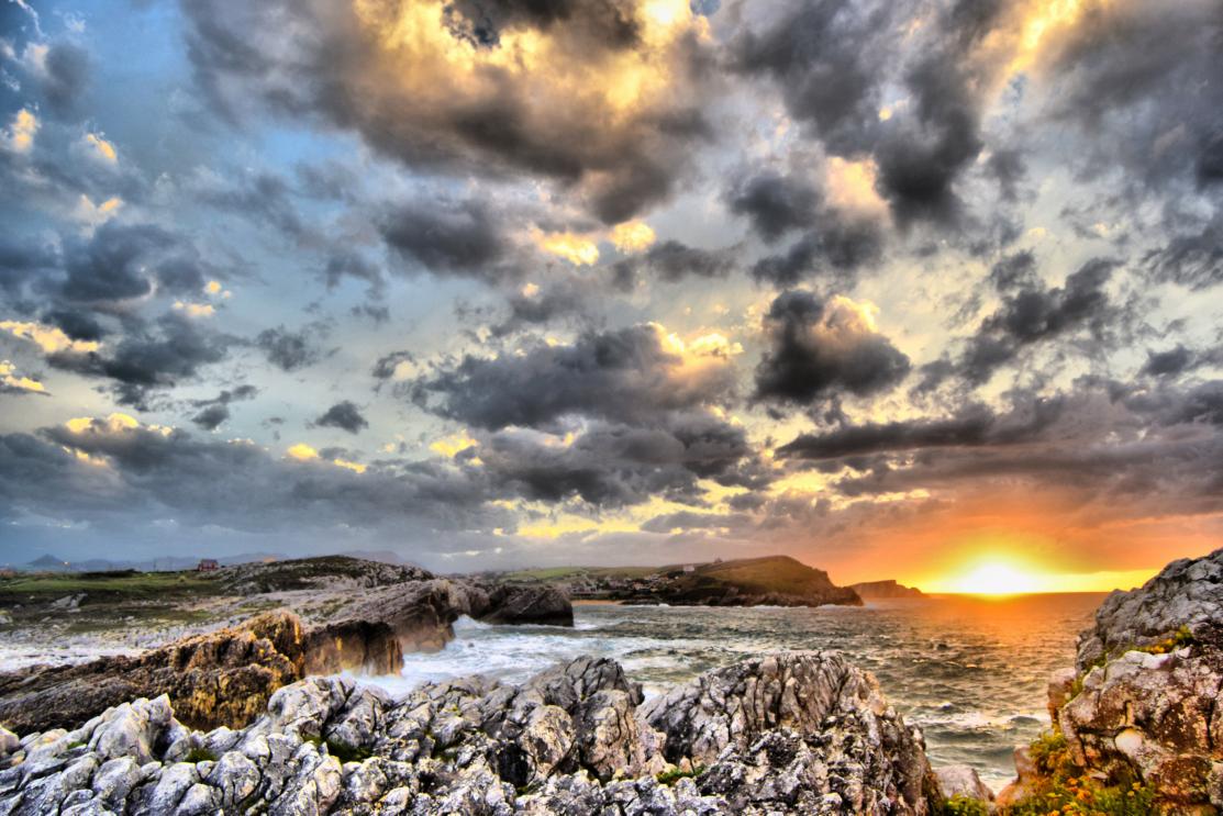 jeyandel's tweet photo. #ciclogénesis #atardecer #Virgendelmar #Cantabria #CantabriaInfinita #Septiembre #DiasDeSur #nikonD3300 #HDR http://t.co/1dNwHAewsO