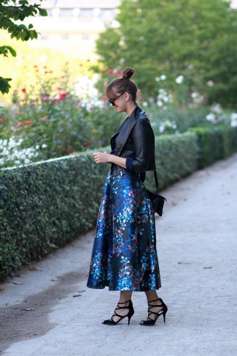 alixdechabotADC's tweet photo. Stunning @EmilieBrunette wearing @LKBennettLondon ! #socialskirt #midiskirt #lkbstreetchic http://t.co/Co943ijdqf http://t.co/nVPQj0H106