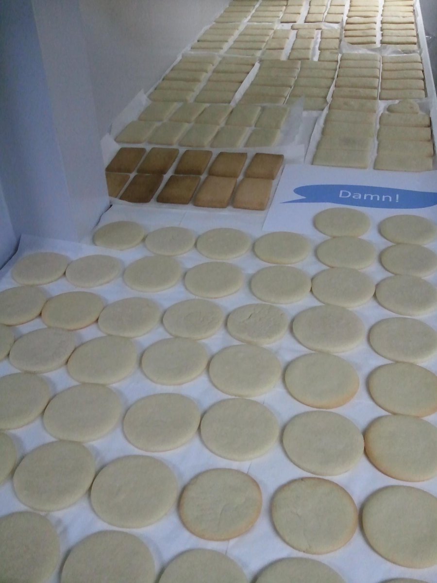 FriendlyFare's tweet photo. Making Edible Image Fandom #GFCookies  for #ForestCityComicon ... Helps 2 turn timer ON. :p http://t.co/9NWfNpPf4r