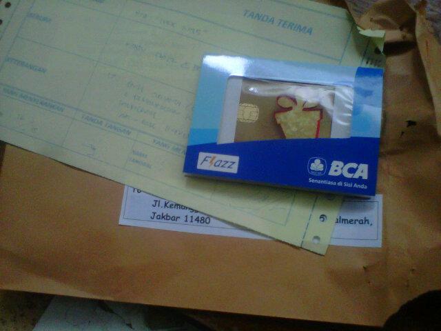 zhafranalfathin's tweet photo. Terima kasih kak @BizGuideBCA Flazz nya udh sampe :) #IBEX2015 http://t.co/BHP2ypac9L