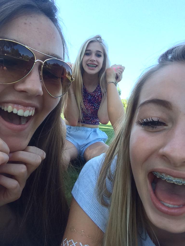 emitchell1515's tweet photo. HAPPY BIRTHDAY BEST FRIEND I LOVE YOU MORE THAN ANYTHING YOUR SO HOT &amp; I LOVE YOU❤️@adelinak_16 http://t.co/2BgVSk71Mm