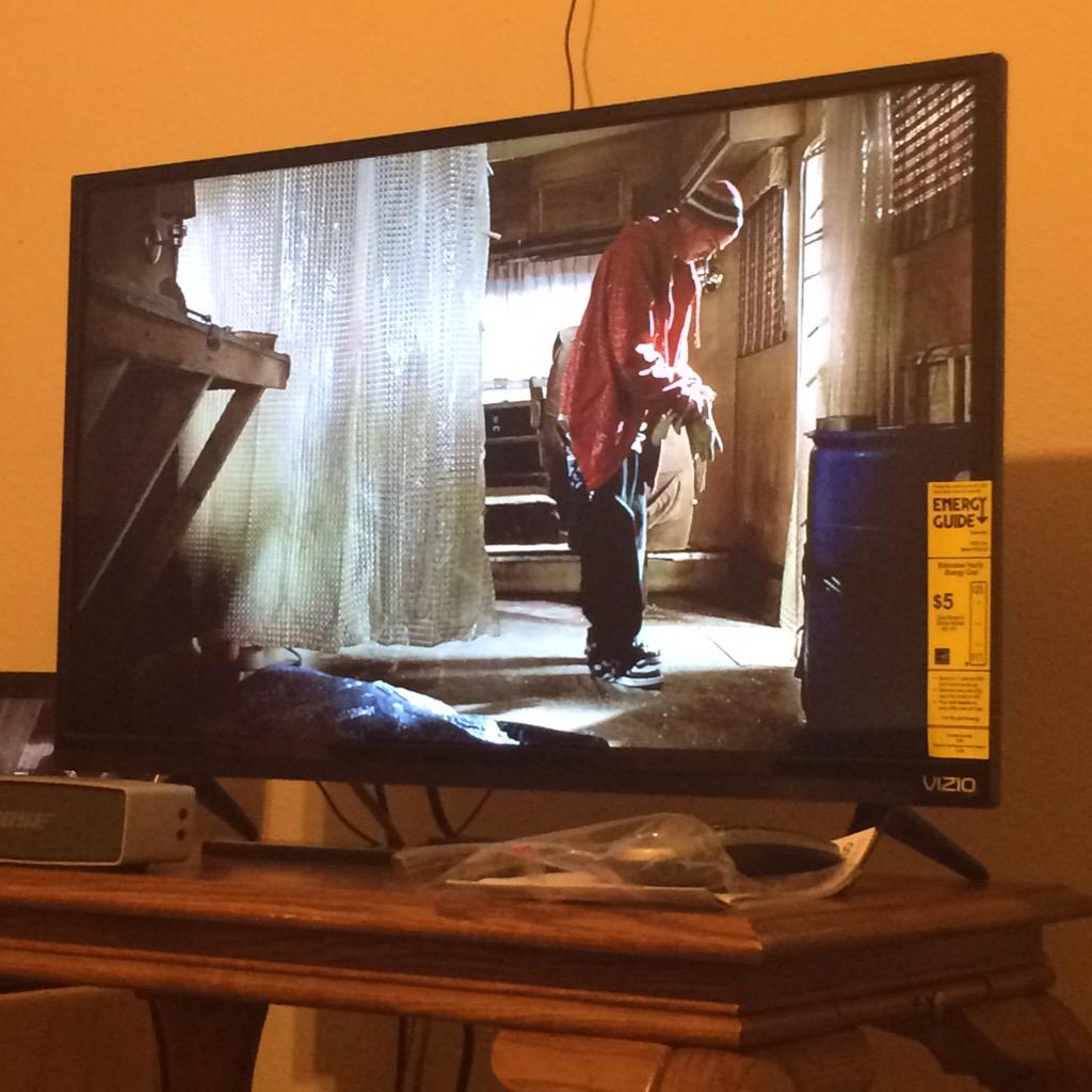 ShireCruHouse's tweet photo. Walter White is taking over the tv at the shire. #BreakingBad #EveryoneIsFallingAsleep http://t.co/8jvfSFyygK