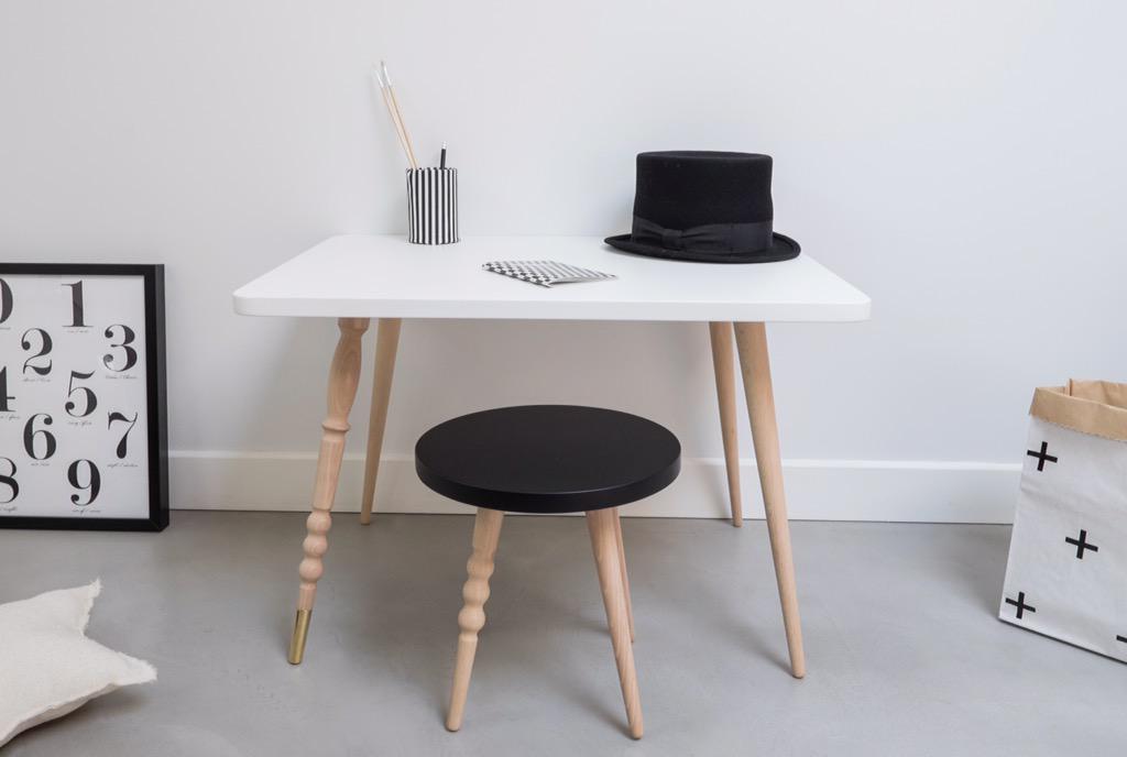 JunglebyJungle's tweet photo. Chambre d'enfants - tendance noir et blanc - table et tabouret enfant à -20% sur @ululeFR http://t.co/F02RxJJWbU http://t.co/9aMYwr50z1