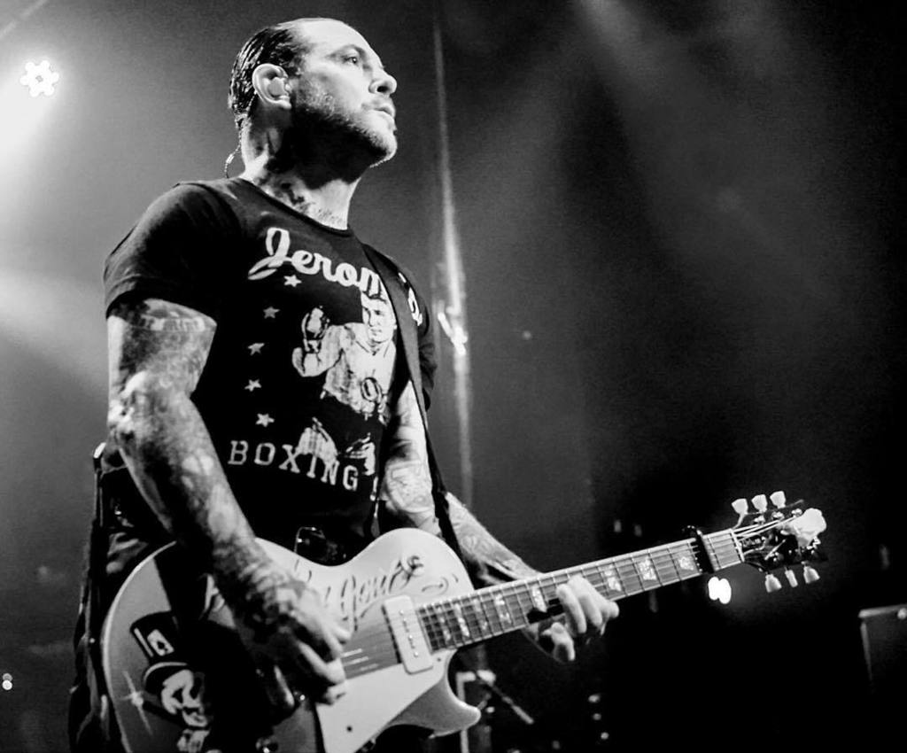 stabitha's tweet photo. Finally got a decent shot of @mikeness in his natural habitat. #sd25th http://t.co/rSNRR4PGYe http://t.co/rSaRIqPjev