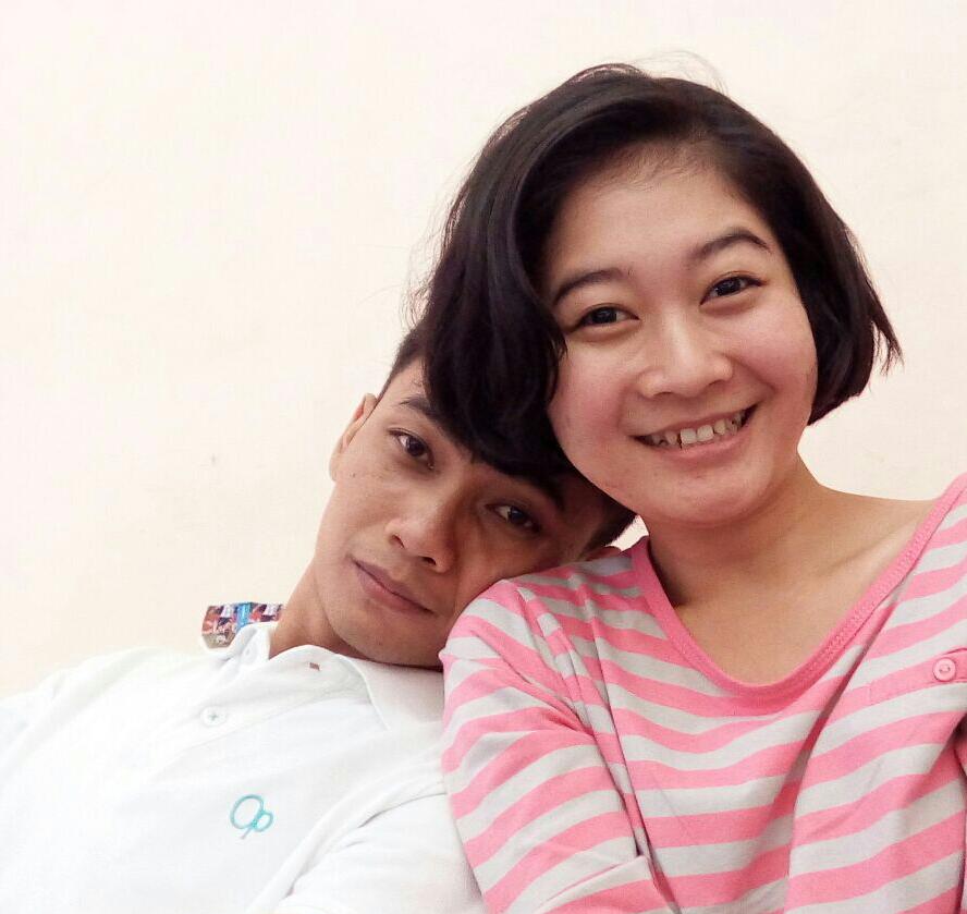 Bukan tatapan satu sama lain , tetapi memandang ke luar ke arah dan tujuan yang sama ..