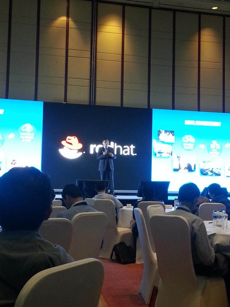 ubberkah's tweet photo. Digital Services Economy by Mr. Eddie Toh @intel #RedHatForumJakarta #RHFJakarta @Red_Hat_APAC awesome presentation! http://t.co/QUNdjwaxti