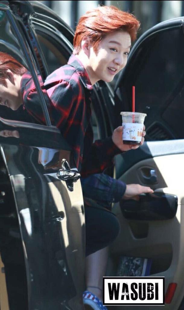 BTOBSTORYY's tweet photo. [PREVIEW] 150917 Changsub otw to KBS idol song contest (cr.Wasubi_LCS) http://t.co/OG6wGSH2kT