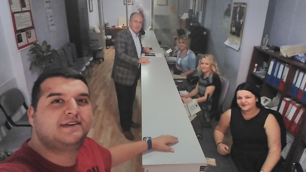 Milletvekilimiz Sn <a href="/vekilince/">Muharrem İNCE</a> sabah 3. Noter de banko önünde bekliyordu