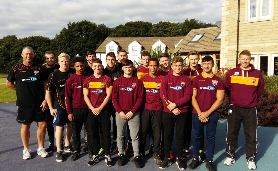 ForgetMNotChild's tweet photo. Great to have the @Giantsrl academy at Russell House today #volunteering in the gardens http://t.co/rCh0xia0zY