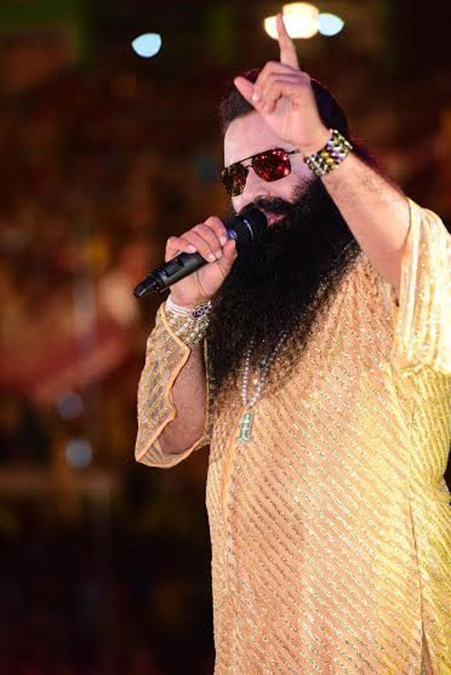 BLOODVAMPIRE14's tweet photo. रॉक स्टार बाबा की अगली फिल्म MSG 2 की तस्वीरें
http://t.co/6dkvK0fXoF #PartyWithMSG2 @Gurmeetramrahim @pawaninsan1 http://t.co/FT2JFBpcF3