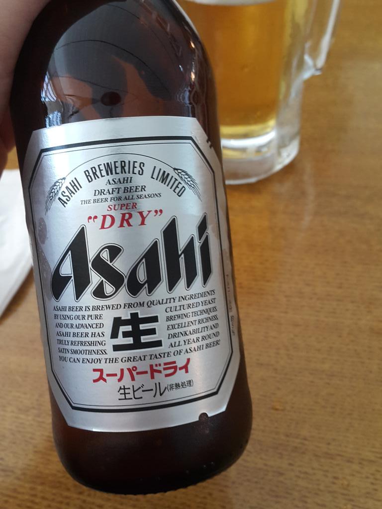 shadowobsidion's tweet photo. Beer before plane? I think so!!!! #drunkflying http://t.co/16nuCHRVWj