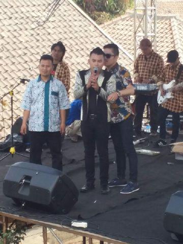 Show in <a href="/garut/">dodo</a>