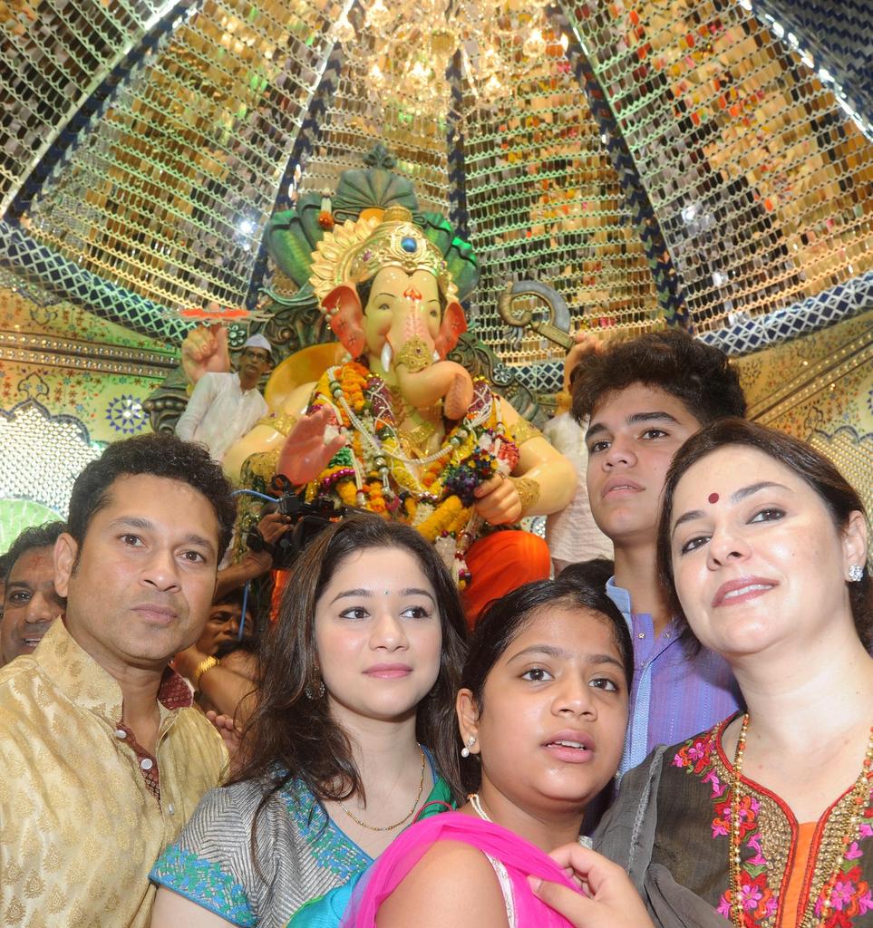sachin_rt's tweet photo. Ganpati Bappa Morya! http://t.co/KHUwRBuZbX