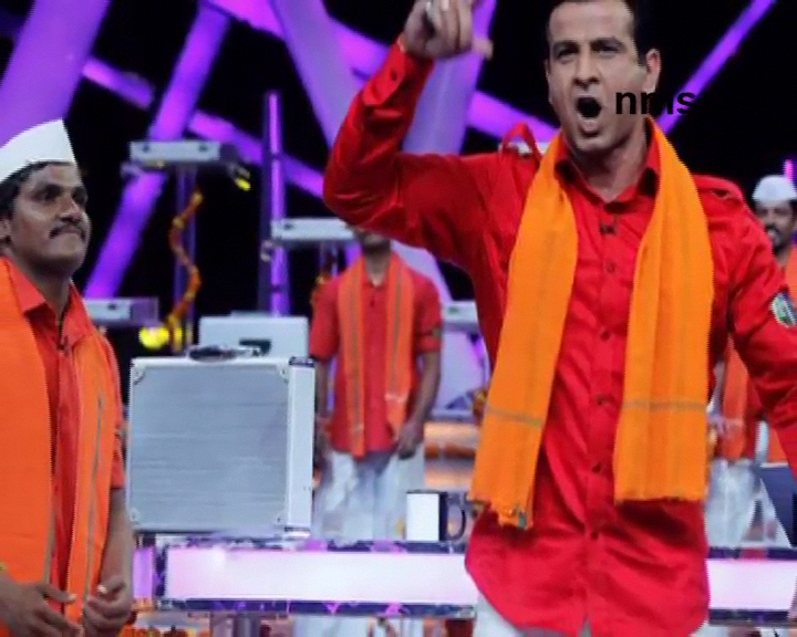 NnisTv's tweet photo. A #DifferentAvatar Of Ronit Roy
https://t.co/aE4s9697JF
@RonitBoseRoy @PallaviKulk http://t.co/Y5VD36KhQN