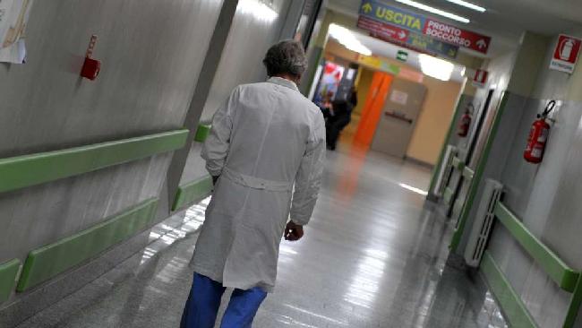 MediasetTgcom24's tweet photo. Sondrio, mangia formaggio e muore - Sospetta intossicazione, Procura indaga #Samolaco http://t.co/kYFaX5zMle http://t.co/omzW5YENQr