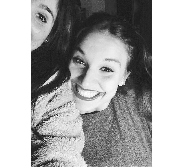 AnnaMolina17's tweet photo. Ets pura felicitat. Gràcies per tot, i recorda que no camines sola! Tequiero 👰💖 ah, i felicitaaats princesa!!!!! http://t.co/fbsRwCpW3c