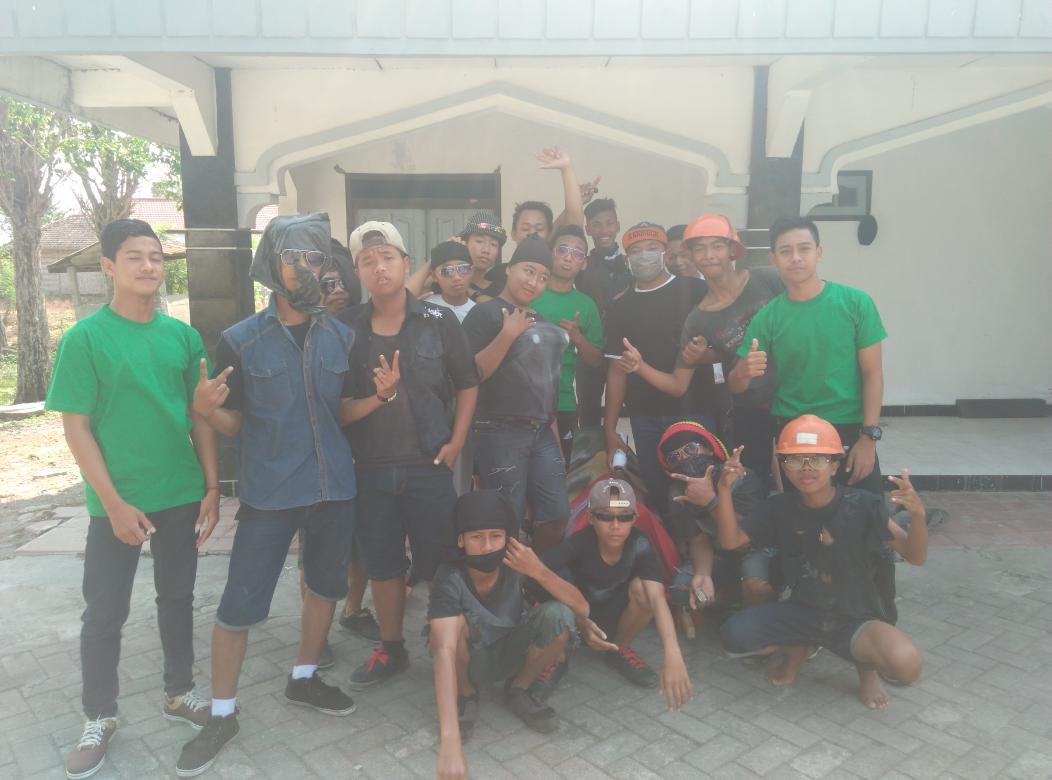 IndraSreetdance's tweet photo. moment gerak jalan costume tema gembel ningrat haahaha http://t.co/CWU5ew2p4f