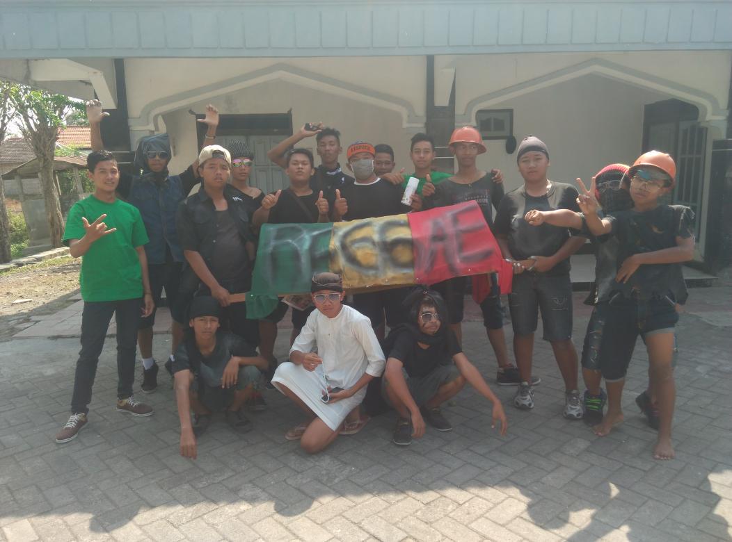IndraSreetdance's tweet photo. moment gerak jalan costume tema gembel ningrat haahaha http://t.co/CWU5ew2p4f
