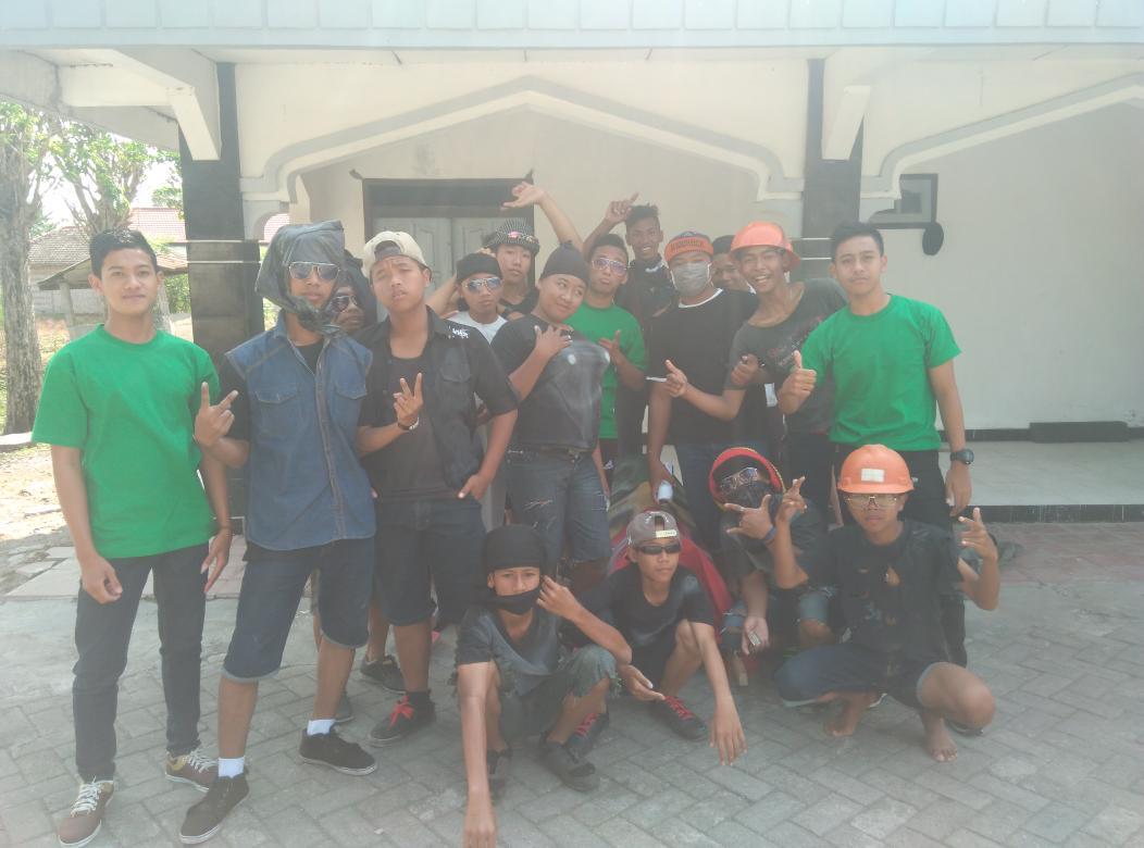 IndraSreetdance's tweet photo. moment gerak jalan costume tema gembel ningrat haahaha http://t.co/CWU5ew2p4f