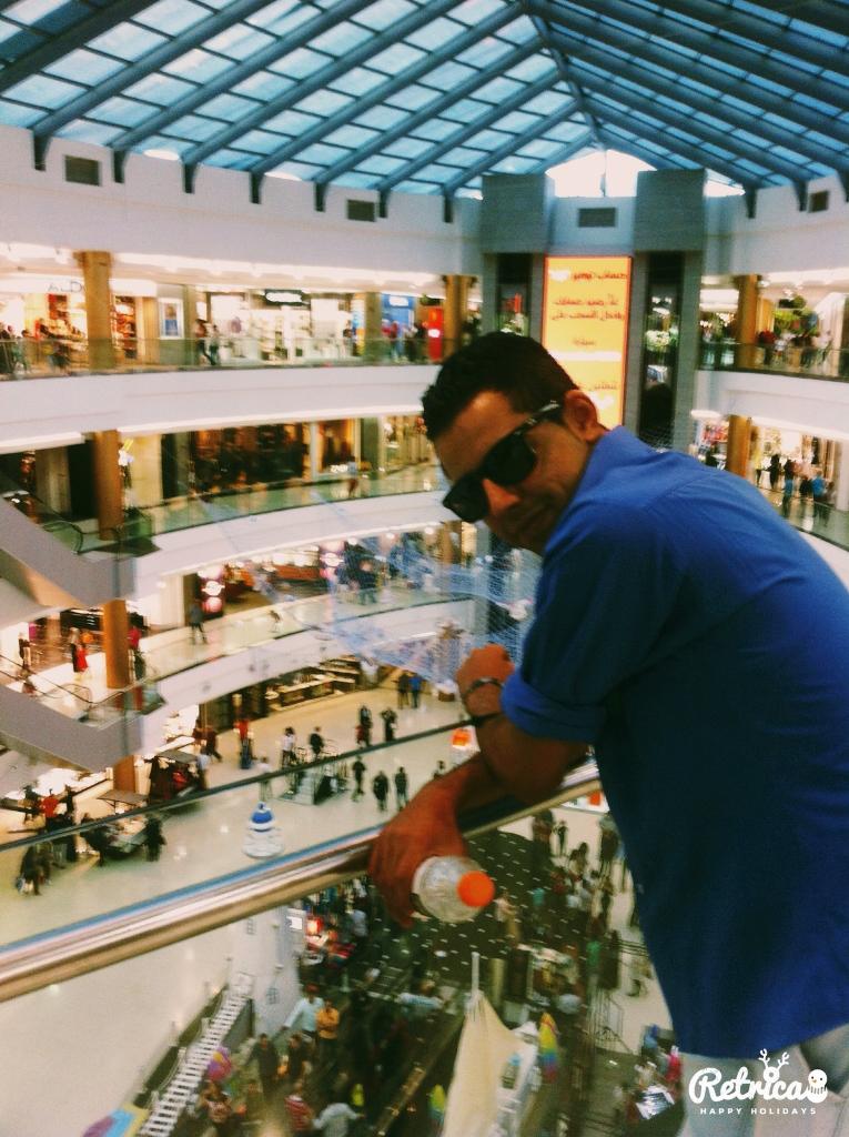 ٱرغب ٱنْ ٱگُۆن بجآنبك في گُل لحظہ
ۆٱرسم في ثغرك ٱلفآتن ٱجمَل بسمہ
ۆٱرىٰ تلك ٱلملآمح ٱلفٱتنہ ۆٱلعذبہ