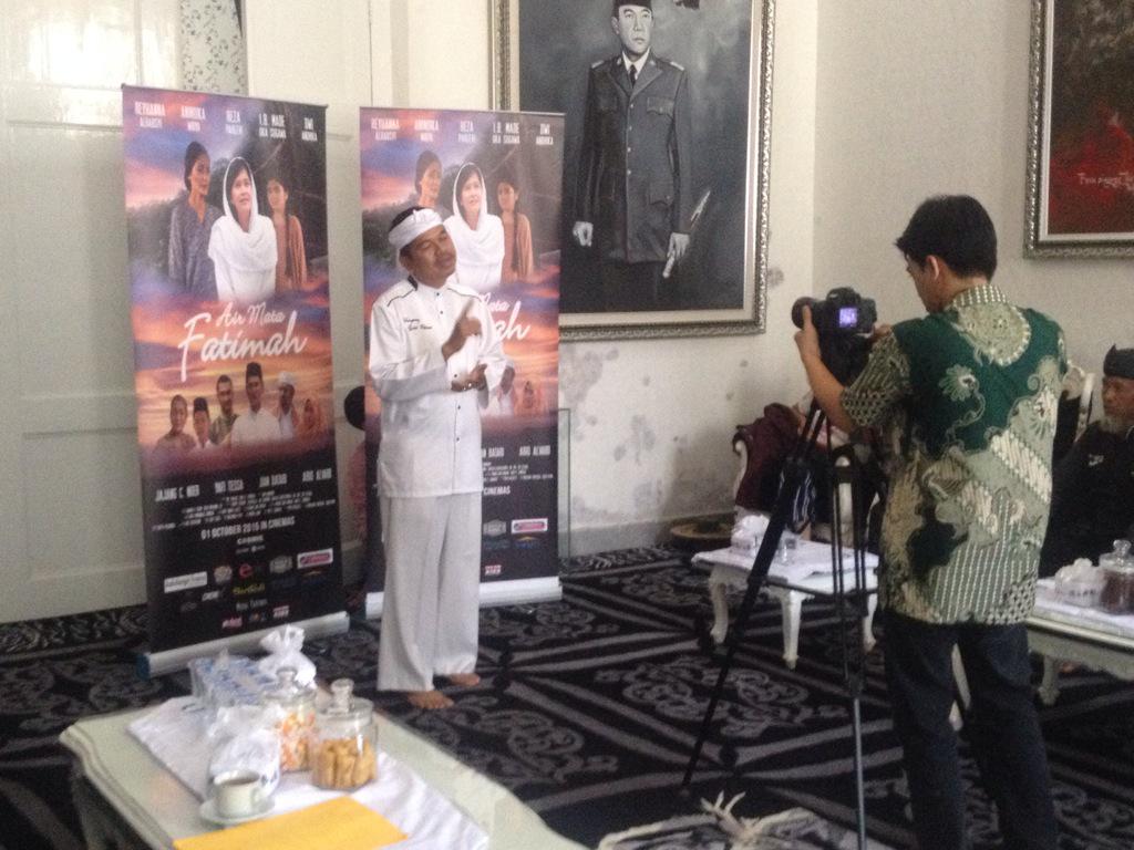 DiskominfoPWK's tweet photo. Kang @DediMulyadi71 brng aktris &amp; aktor Film "Air Mata Fatimah" @DWIANDHIKAtweet @anindikhawidya jngn lupa nonton yah http://t.co/J3vhmjtDj3