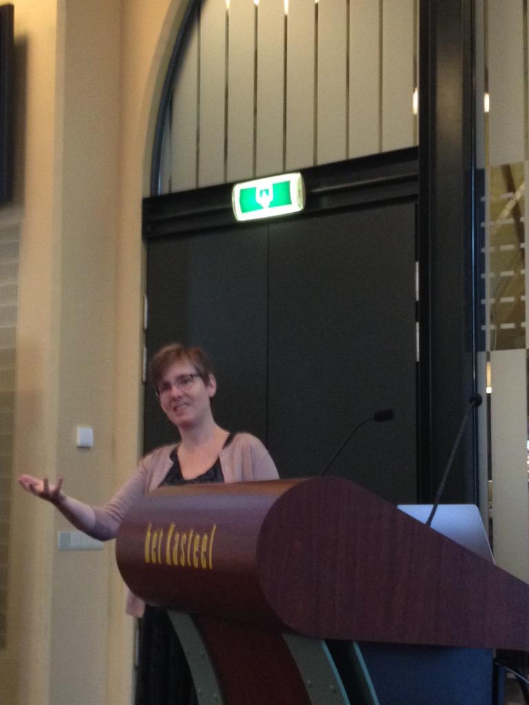 GCSCS_RuG's tweet photo. Emma Norling explaining the importance of social intelligence at #essa2015 http://t.co/RnqoZlBaR8