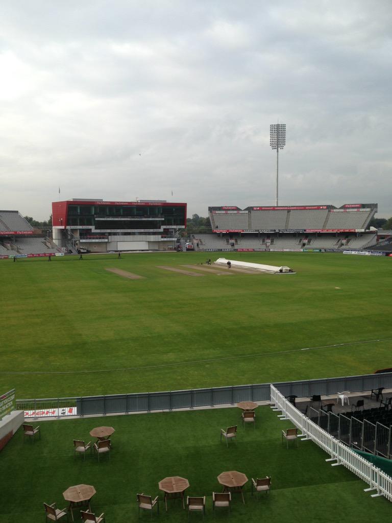 SurreyUltra's tweet photo. I've woke up to worse sights in the morning πΉβ
οΈβοΈif @LancsCCC get this 470 they need they deserve to win #LVCC2 π΄ http://t.co/YvTJi3QUj5