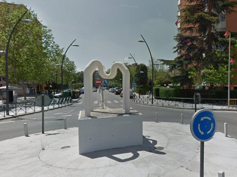 masss2000's tweet photo. @bdjaviymar aquí os dejo unas #rotondasfeas de Mostoles http://t.co/VcT25wTHxR