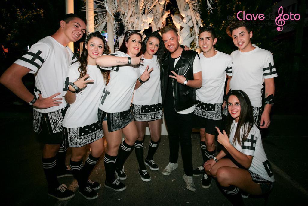ZambraAgency's tweet photo. Equipo Black &amp; White el Lunes en #Murcia40pop @DavidPopMusic junto al Ballet de @SmeraldaTorres @Los40_RM http://t.co/HTuZhsG4rJ