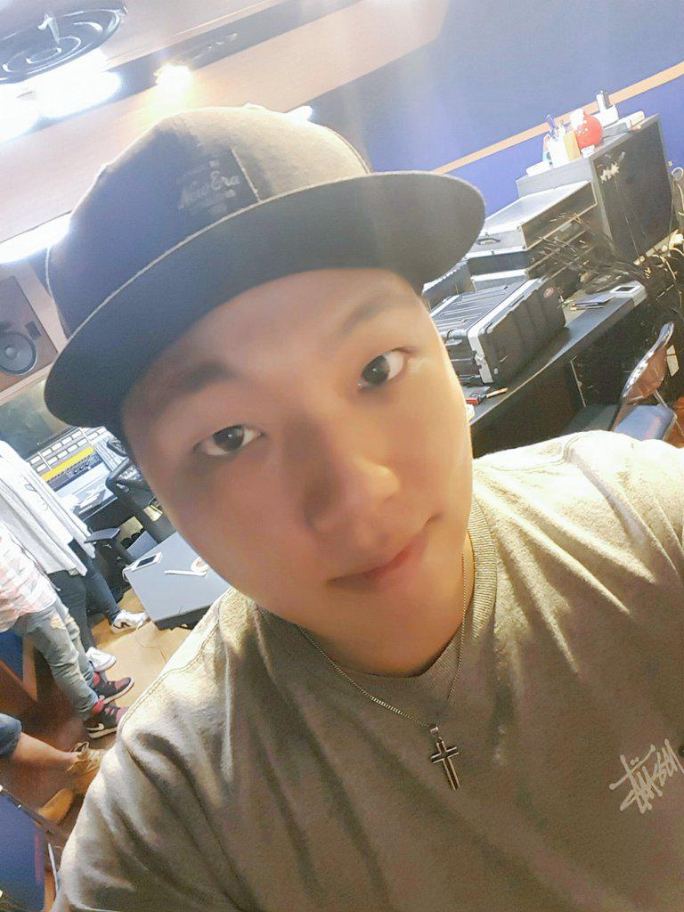 onewaypeter's tweet photo. Join me at 9pm AEST inside the #sbspopasiakpopstudio http://t.co/EdKkxPd1lN
