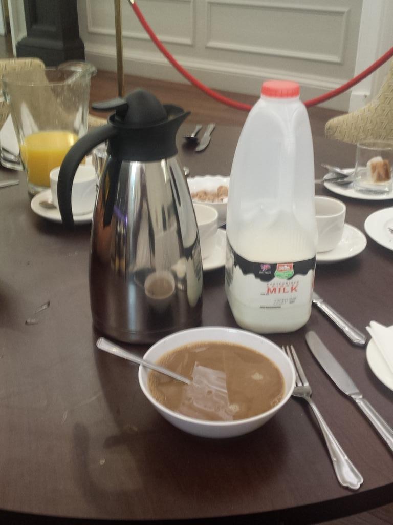 When u want a big coffee hit but the hotel cups are to small..😂😂 coffee in a bowl #fijiansinlondon
