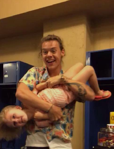 planetlouis_'s tweet photo. That moment when you saw lux as a fetus and now she was fully grown up i fEEL SO OLd
#EMABiggestFans1D http://t.co/YENcsohk4g