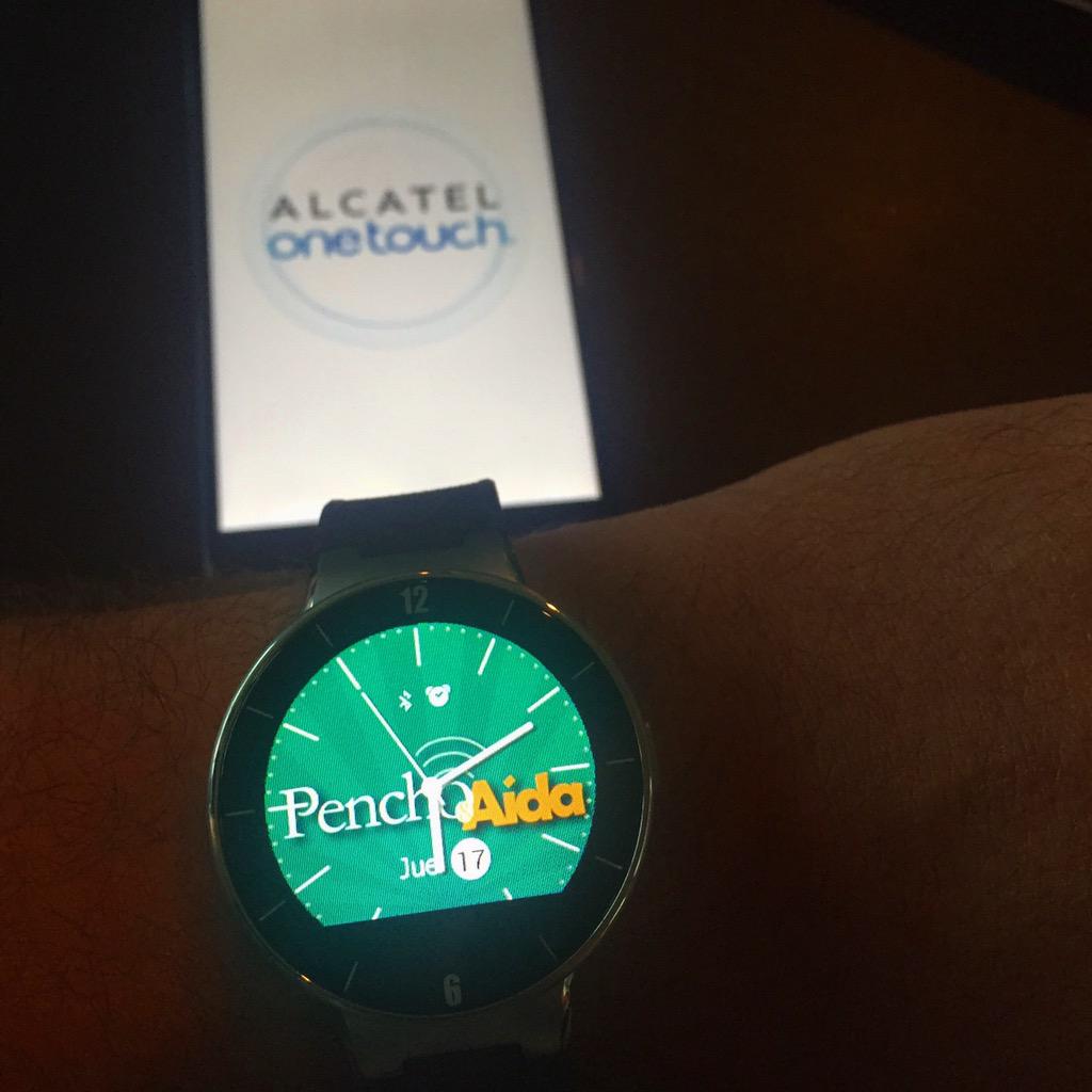 SomosLaTribuFM's tweet photo. Este es el reloj #Chivatada que anda presumiendo @PenchoDuque #alcatel1touch #Idol3 @MarisoldAlvarez #backstage http://t.co/7kzXyWkOVZ