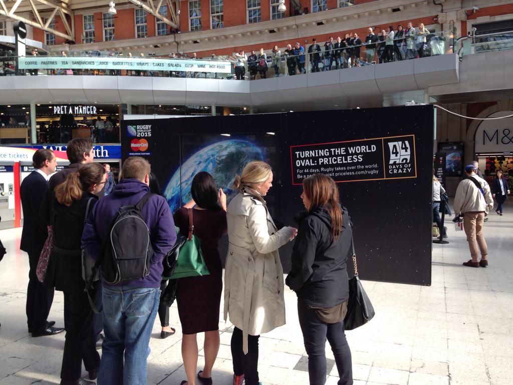 eelliotdevine's tweet image. Surprise visit from Dan Carter in Waterloo station! @DanCarter @MasterCard @Posterscope @JCDecaux_UK