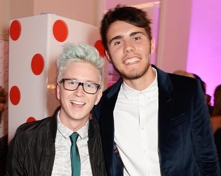 yoobieverse's tweet photo. Happy Birthday @PointlessBlog! Hope you guys can finally visit Manila! 👊 #TALFIE http://t.co/ErS3M44jkL