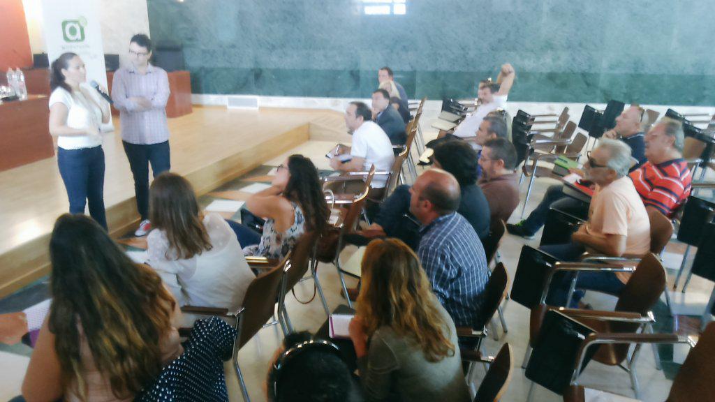 ArrabalAID's tweet photo. Ahora estrategia digital con @juandlo #TransformaIdeas @aemprende @cademalaga @AytoOjen @mcrisvalenzuela @Edufratelo http://t.co/5ZlrxSyzyL