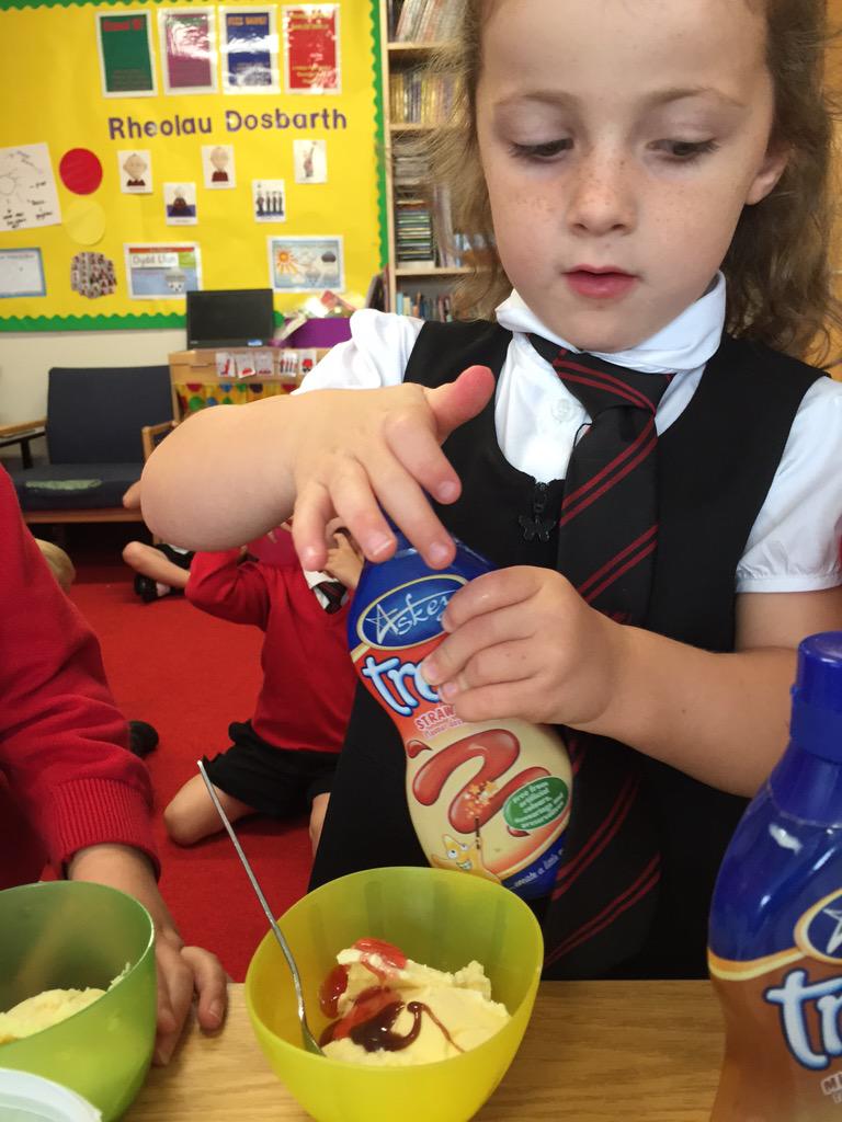SanSior's tweet photo. Hufen ia Dosbarth Conwy Ice Cream http://t.co/4NPyb1UhOK
