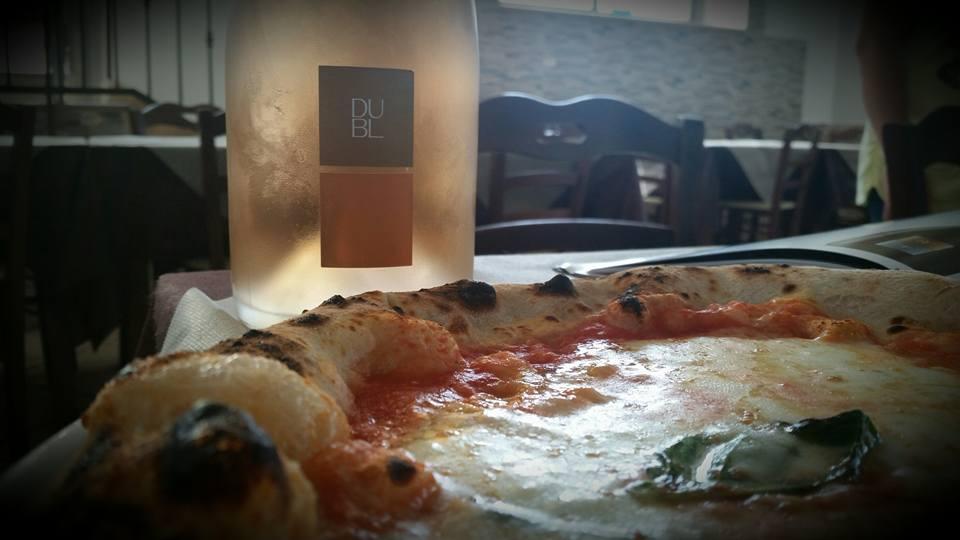 DUBL__'s tweet photo. #italian #italy #pizza #PizzaLover #SPARKLING #Roses #dubl #italianwine #imasanielli #pizzeria #francescomartucci http://t.co/cnIGXNCOGF