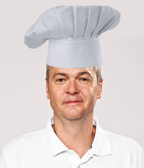 Šefpavārs Bagatskis šodien gatavos grieķu salātus. Vai viņš zinās īsto recepti? ej.uz/eb2015