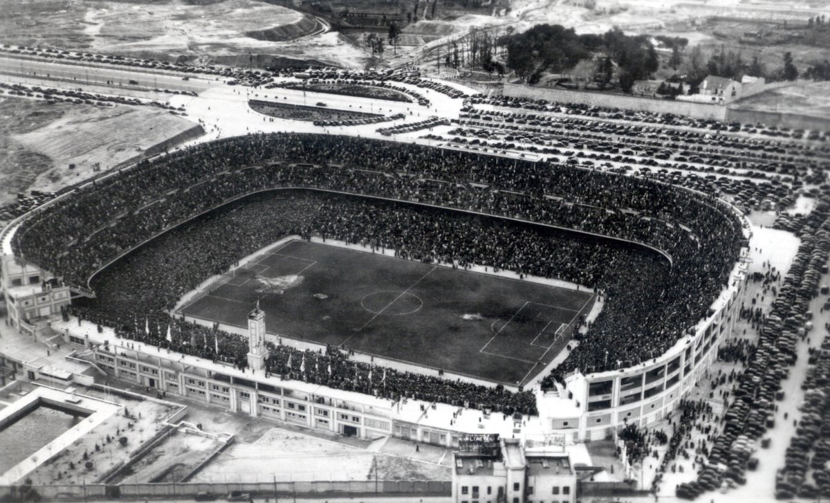 En 1947 se inauguró el Nuevo Estadio Chamartín que en 1955 pasó a llamarse Estadio Santiago Bernabéu

#RMHistory #TBT