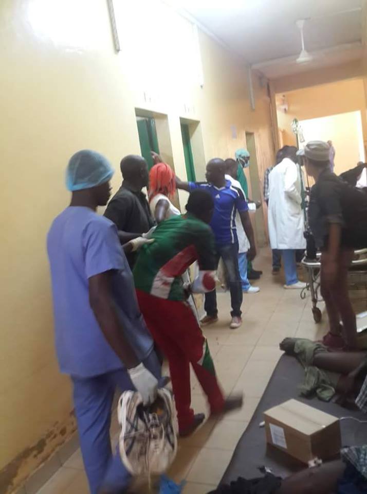BoukariOued's tweet photo. Blessé à l'hôpital Yalgado Ouédraogo #Burkina #lwili #lwiliblog http://t.co/k7Qv9VYRo4