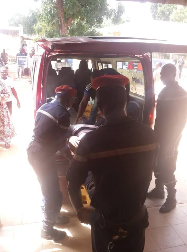 BoukariOued's tweet photo. Blessé envoyé à l'hôpital Yalgado Ouédraogo #Burkina #lwili #lwiliblog http://t.co/3IQDhmLqJ4