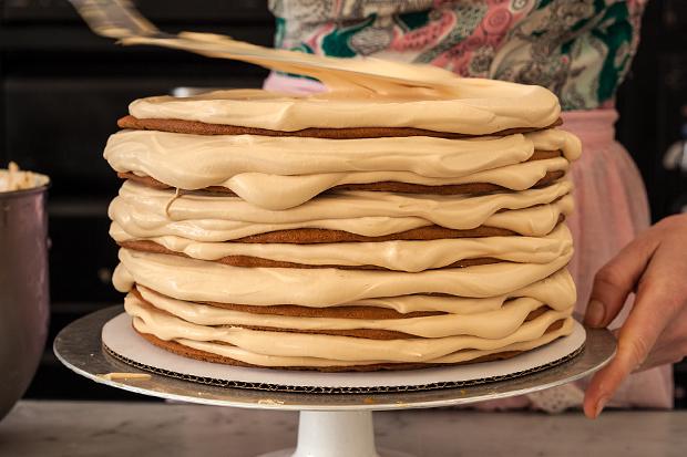 FoodOrga's tweet photo. Russian Honey Cake http://t.co/tuxhN718Ox