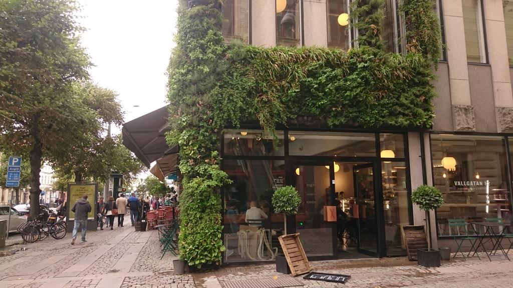 ibyr's tweet photo. Trendigt med #gröna #fasader. #stadsutveckling #urbandesign #urban #greenwalls #trend http://t.co/Ih4vvK56kA
