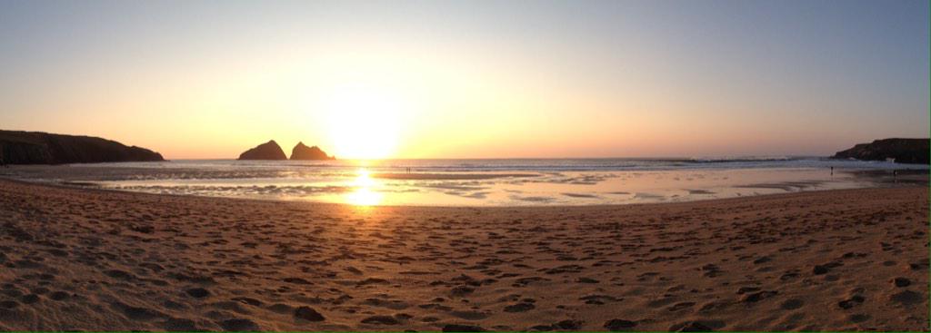 JessAllman88's tweet image. So happy I can say this is where I live! #cornwall #beachstuff #sunset #holywell #mylife