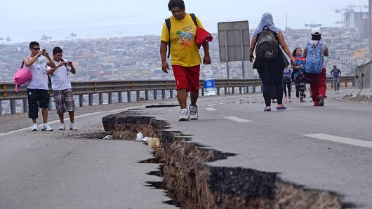 CNBC's tweet photo. A tsunami advisory has been issued for Hawaii and parts of California: http://t.co/dkuvN2YSX0 http://t.co/ctfcE2vswY