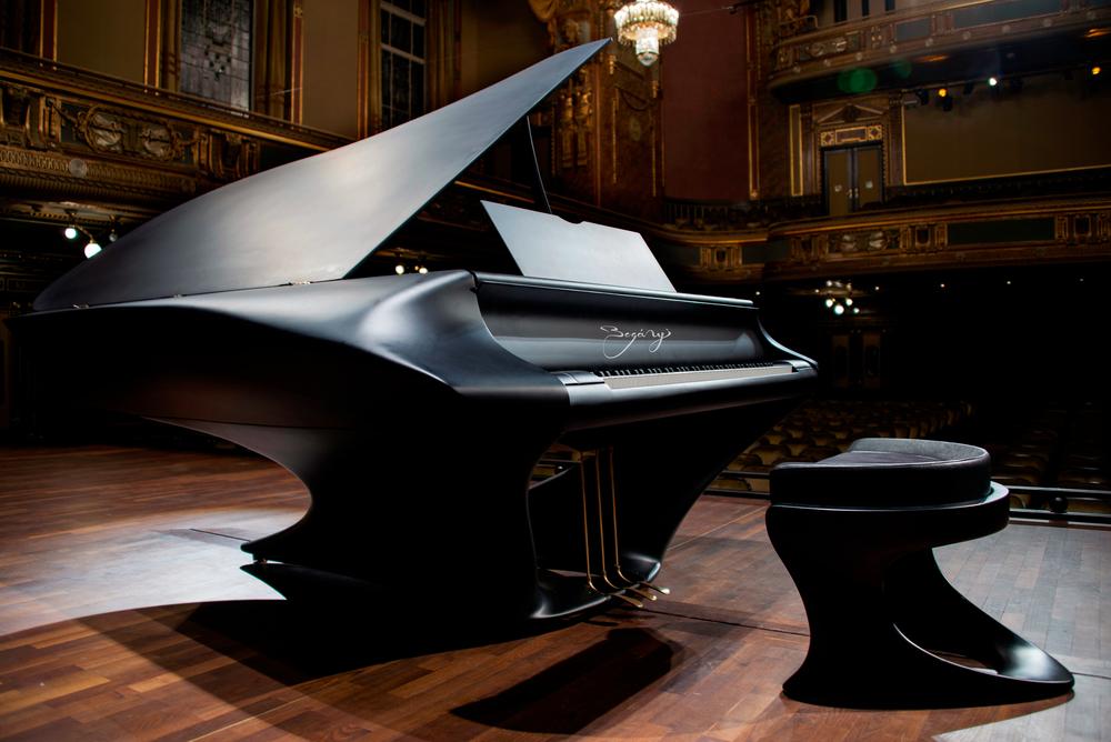 radioclassique's tweet image. Découvrez le piano insolite et sculptural dessiné par Bogányi. #imagedujour Nous écouter: bit.ly/1KlLevs